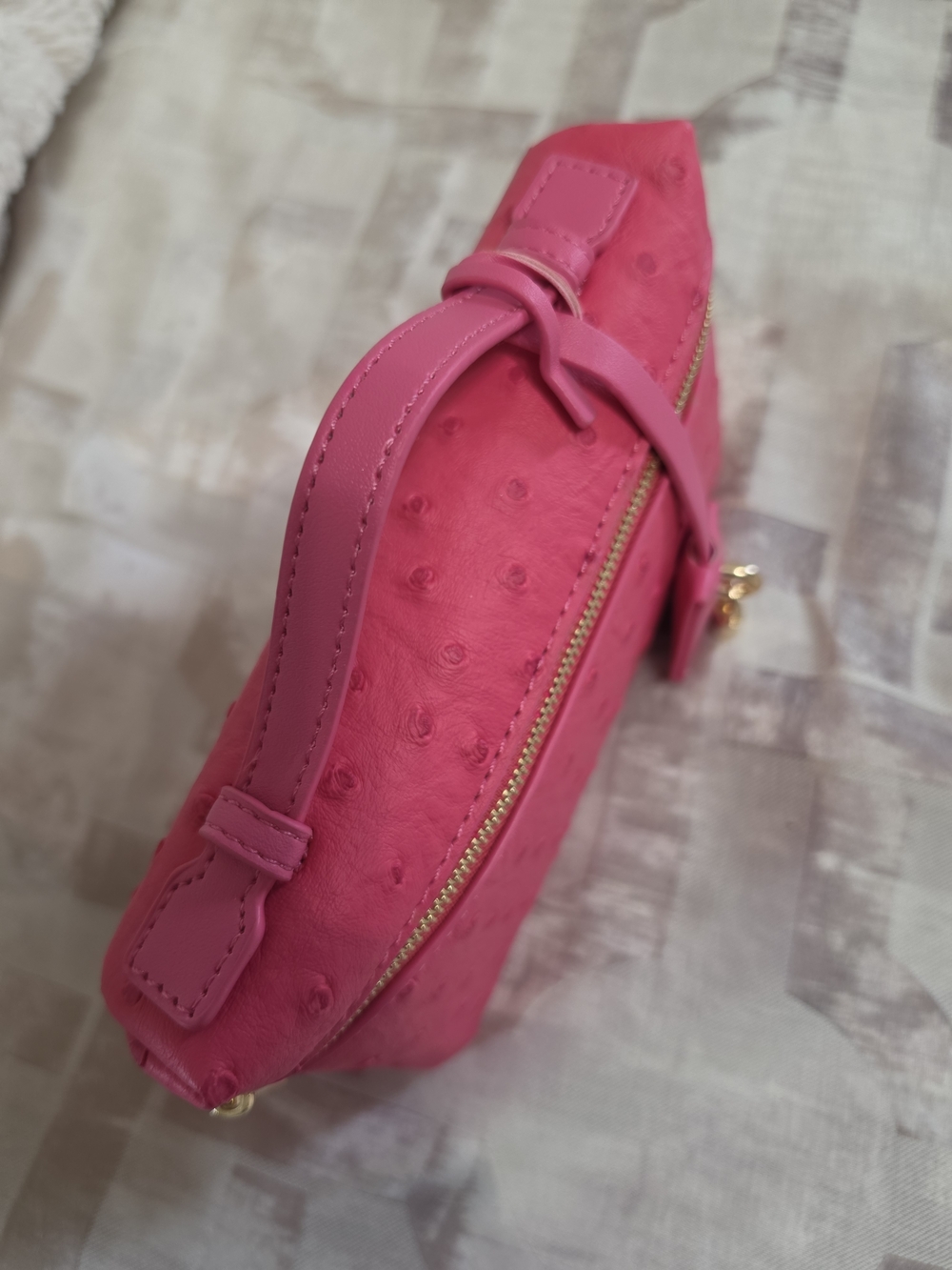 SHEIN Hot Pink Ostrich-Texture Mini Top Handle Bag with Gold Hardware - Picture 5 of 9